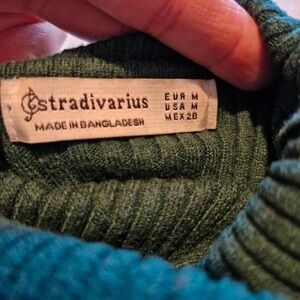 Stradivarius green turtle neck jumper M